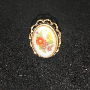 Vintage Avon floral ring